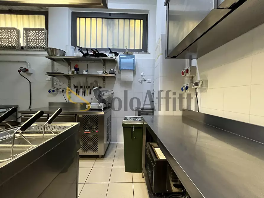 Immagine 6 di Locale commerciale in affitto  a Catanzaro