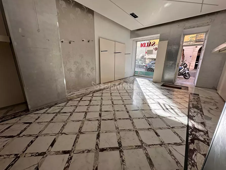 Immagine 9 di Locale commerciale in affitto  in Corso Trieste 189 a Caserta