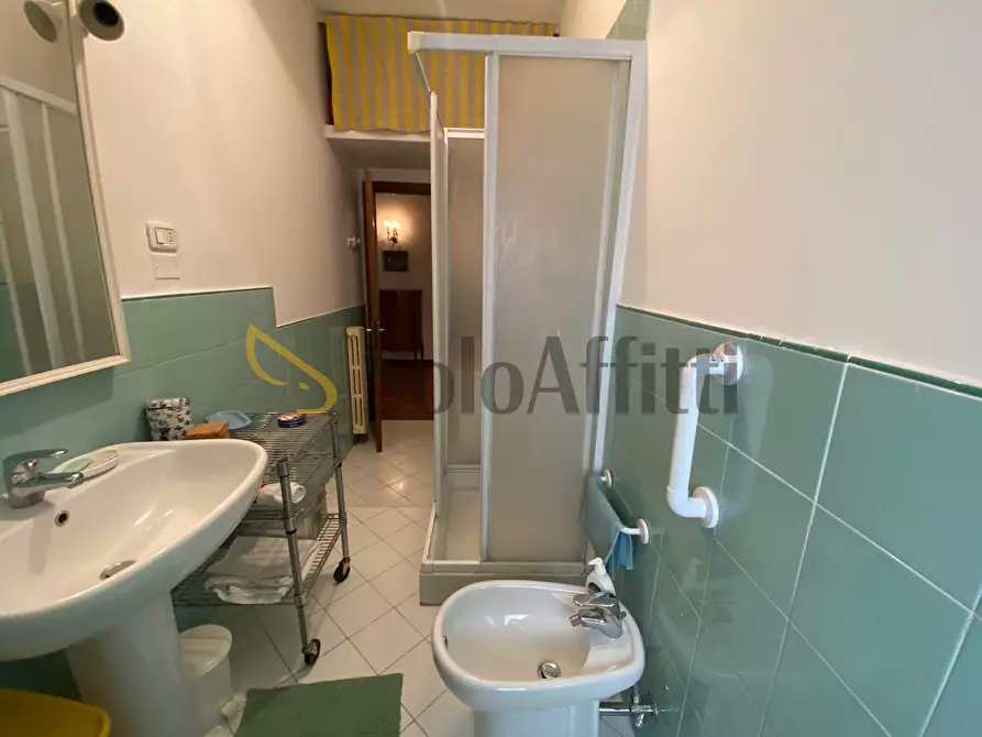 Immagine 22 di Stanza singola in affitto  in Via Ferrarecce 57 a Caserta