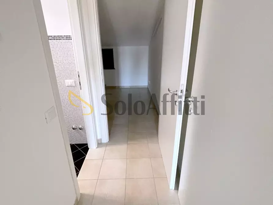 Immagine 12 di Trilocale in affitto  a Osimo