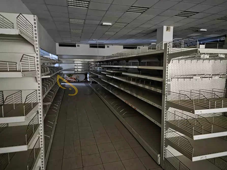 Immagine 17 di Locale commerciale in affitto  in Via Mario Pellegrini a Vignola