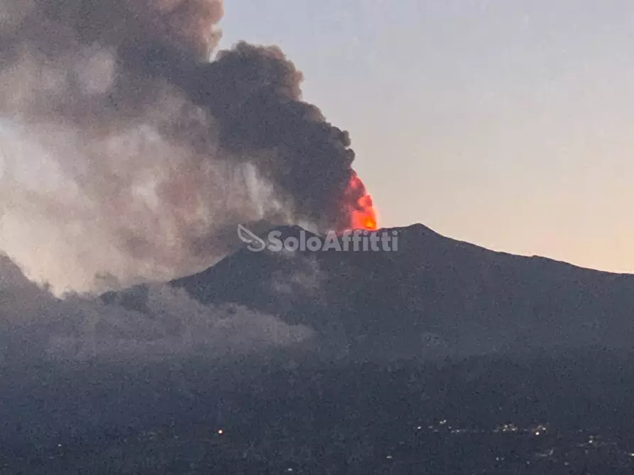 Immagine 1 di Attico in affitto  in Viale Jannuzzo 31G a Giardini-Naxos