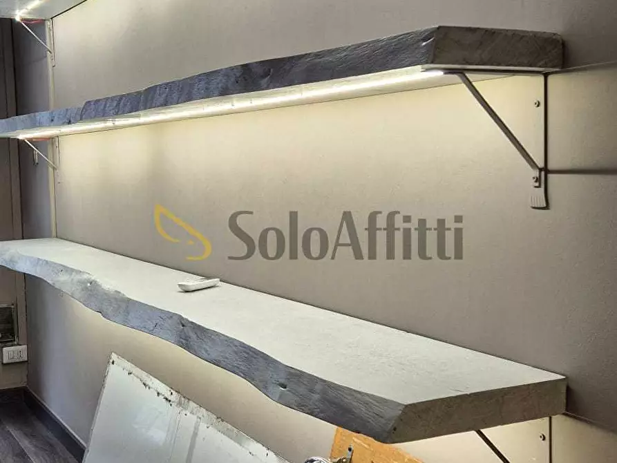 Immagine 12 di Locale commerciale in affitto  in Via Luigi Cibrario 46 bis/A a Torino