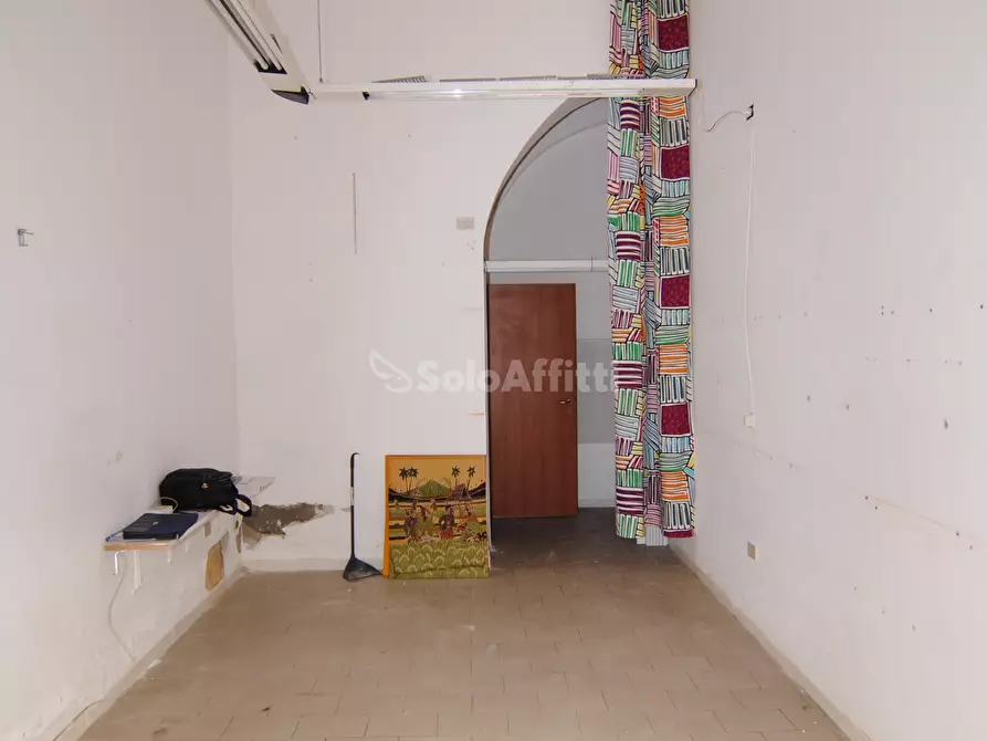 Immagine 2 di Locale commerciale in affitto  a Livorno