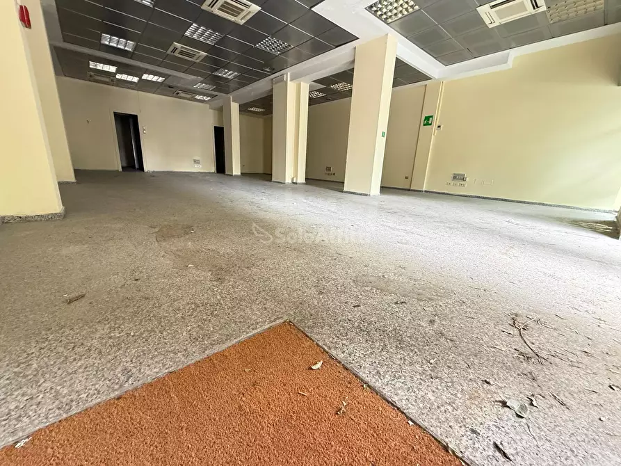 Immagine 5 di Locale commerciale in affitto  in Via Giulio Antonio Acquaviva 36a a Caserta