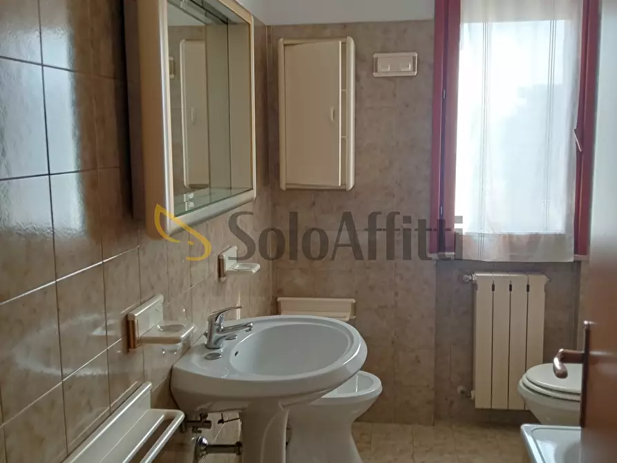 Immagine 7 di Quadrilocale in affitto  a Falconara Marittima
