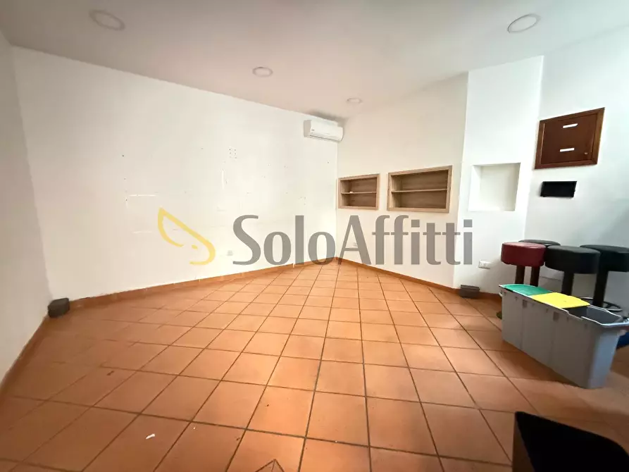 Immagine 1 di Locale commerciale in affitto  in Via San Carlo 126 a Caserta