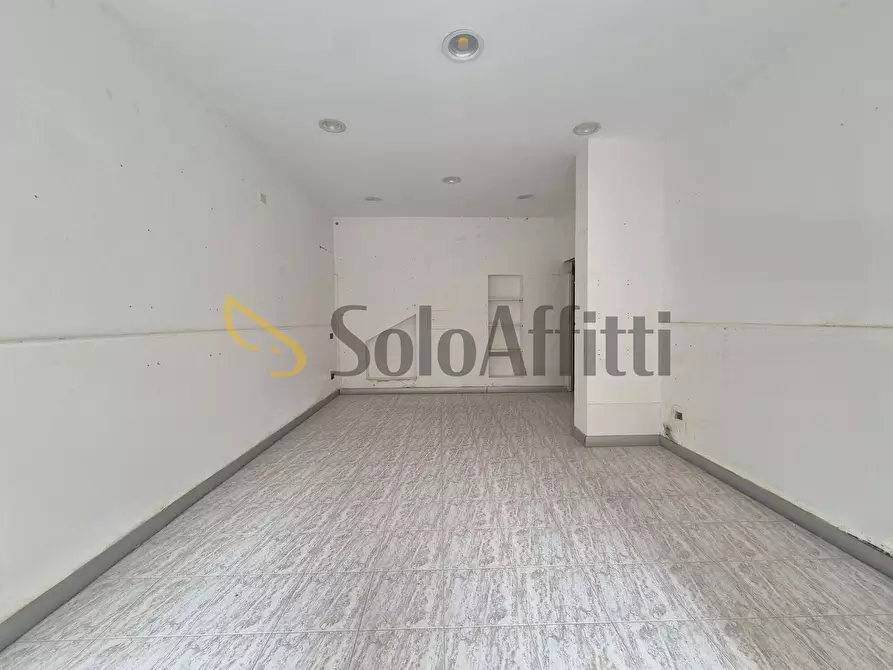 Immagine 3 di Locale commerciale in affitto  in Via Torrazzo 134 a Catanzaro