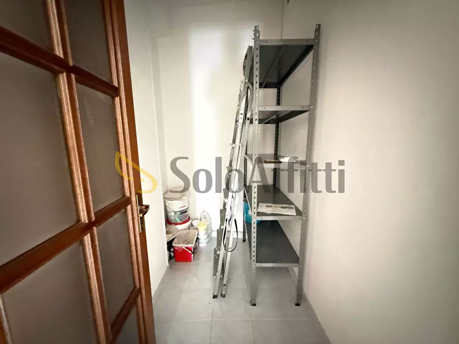 Immagine 39 di Pentalocale in affitto  in Via Assunta 46 a Caserta