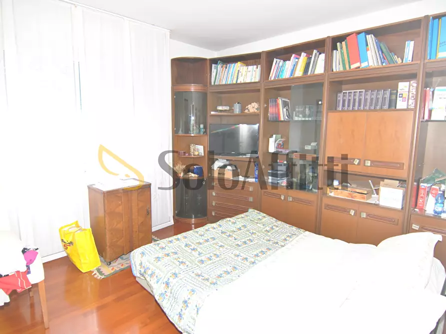 Immagine 25 di Quadrilocale in affitto  in Viale Giovanni Boccaccio 5 a Livorno