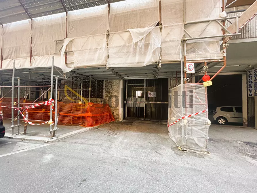 Immagine 9 di Garage in affitto  in via Pietro Mengoli 25 a Roma