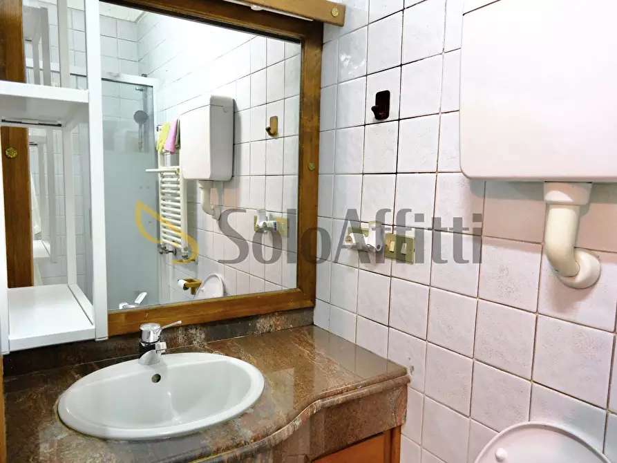 Immagine 21 di Bilocale in affitto  in Via Pollenzo 10 a Torino