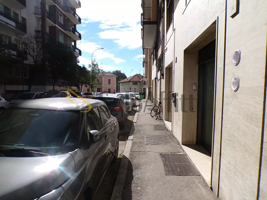 Immagine 13 di Ufficio in affitto  in Via Eredi Farina 19 a Pavia
