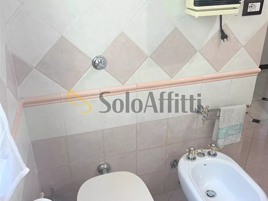 Immagine 27 di Quadrilocale in affitto  a Cagliari