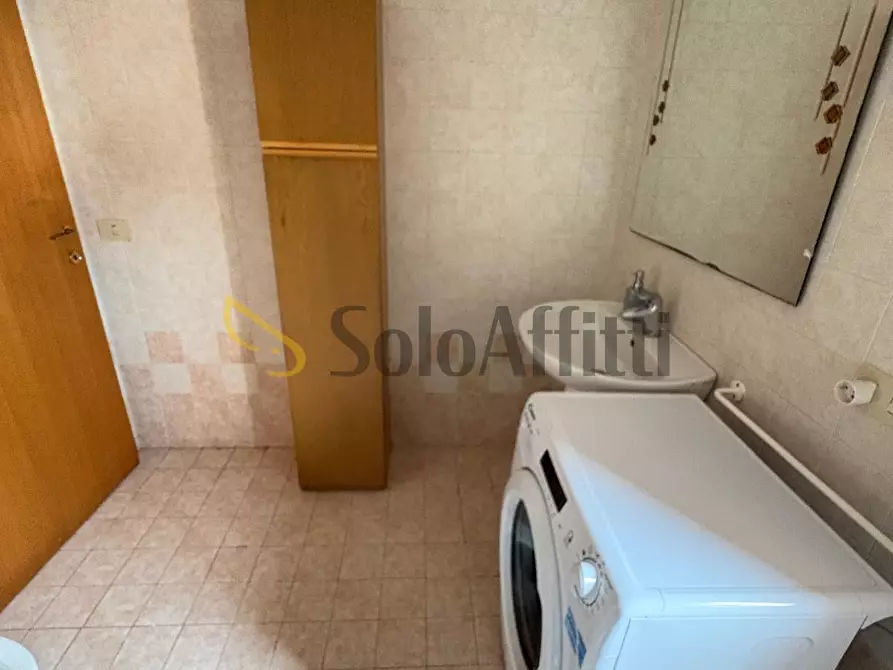 Immagine 12 di Trilocale in affitto  in Viale Regina Elena 123B a Rimini