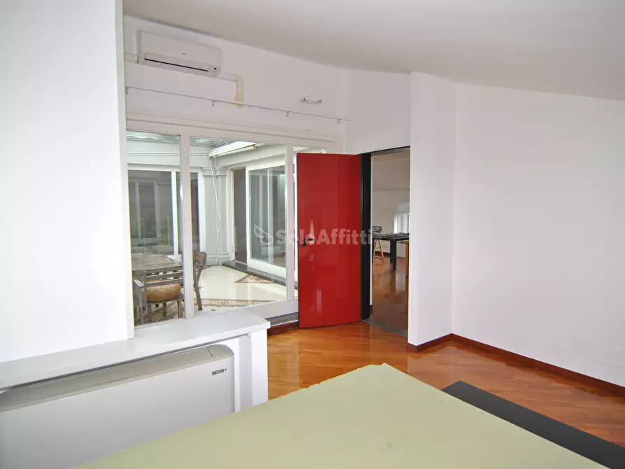 Immagine 15 di Appartamento in affitto  in Viale Italia 104 a Livorno