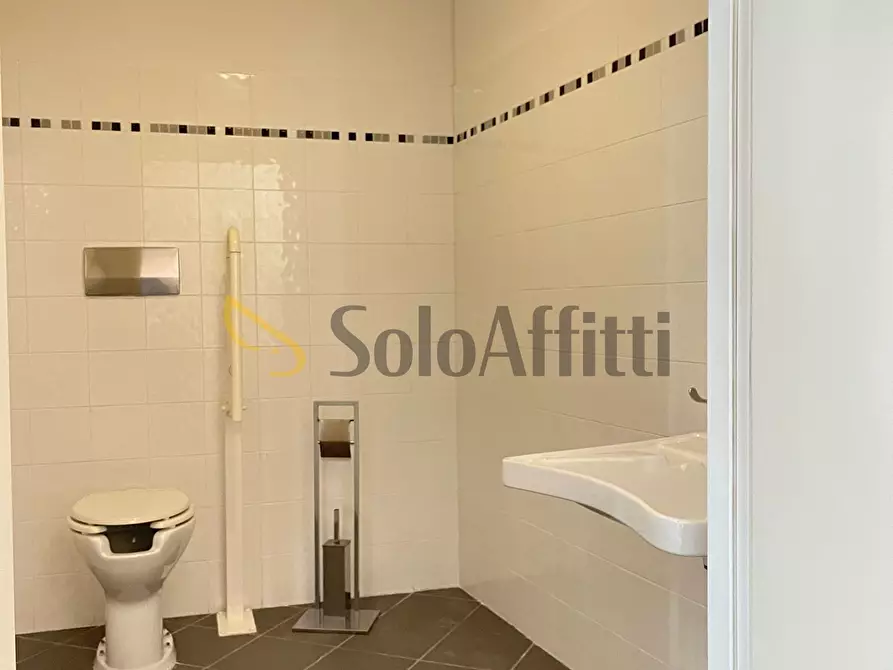 Immagine 9 di Ufficio in affitto  a Gallarate
