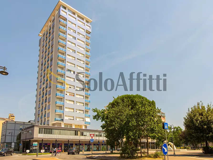 Immagine 31 di Quadrilocale in affitto  a Busto Arsizio