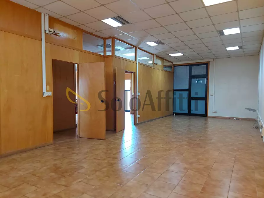 Immagine 11 di Locale commerciale in affitto  in Via del Tempio della Fortuna a Fiumicino