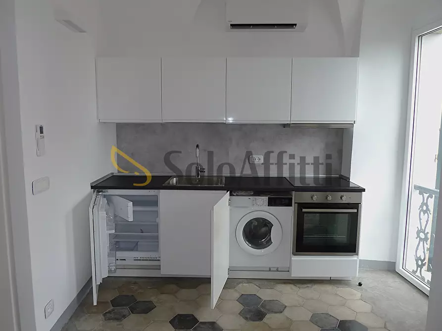 Immagine 8 di Trilocale in affitto  in Piazza Dante Alighieri 4 a Bordighera