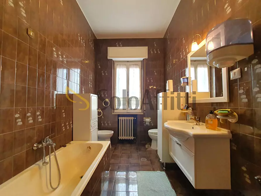 Immagine 10 di Ufficio in affitto  a Catanzaro