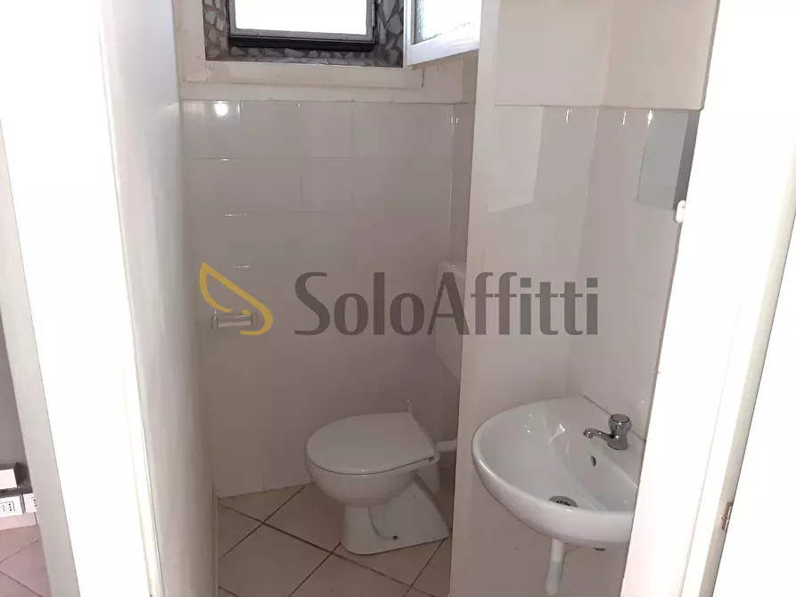 Immagine 7 di Locale commerciale in affitto  in Via J. Berengario 35 a Carpi