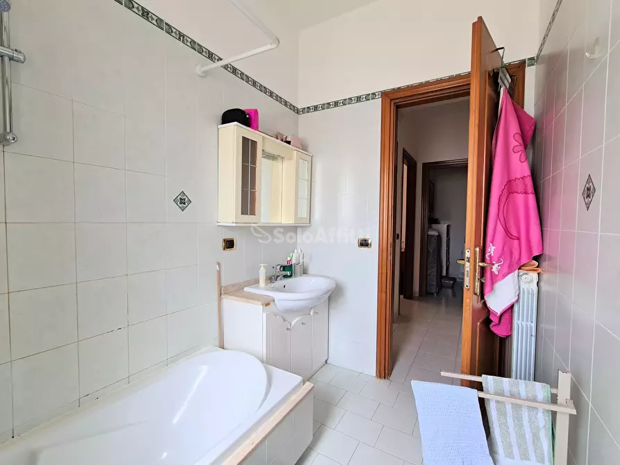 Immagine 8 di Stanza singola in affitto  a Catanzaro