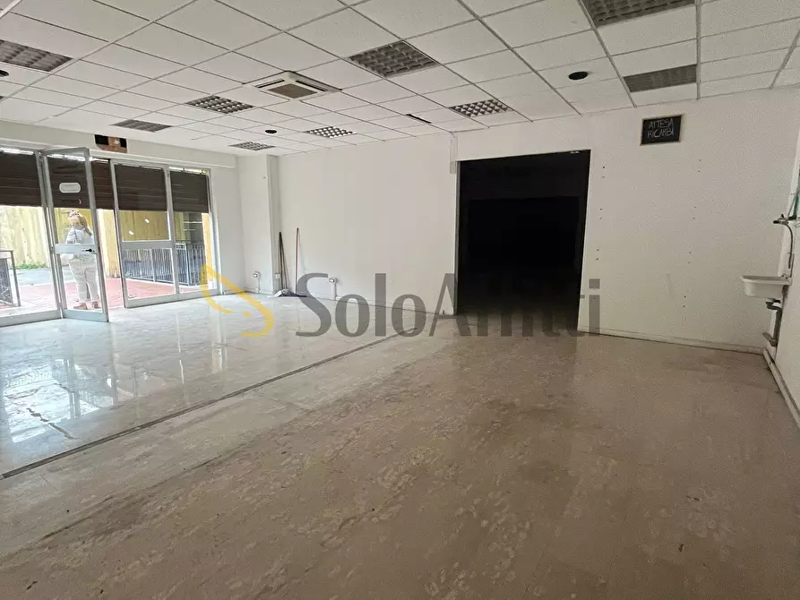 Immagine 3 di Locale commerciale in affitto  a Frosinone