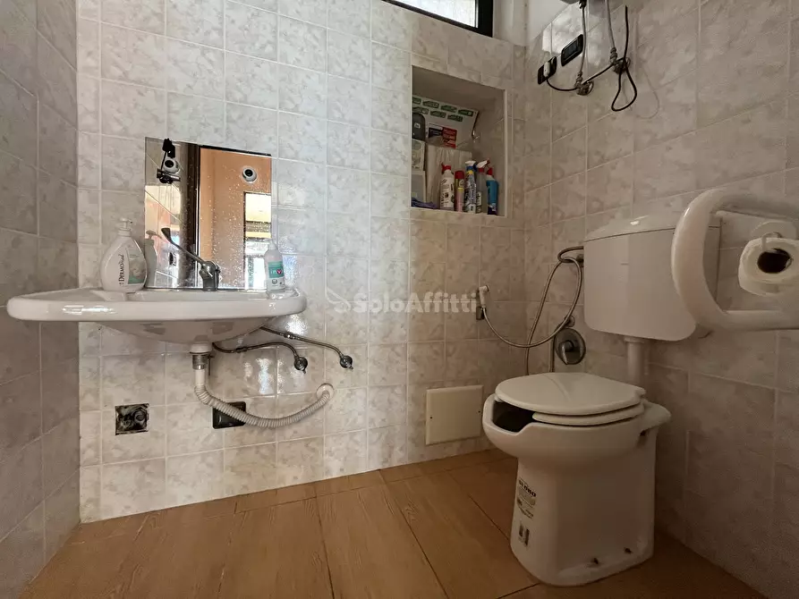 Immagine 6 di Locale commerciale in affitto  a Catanzaro