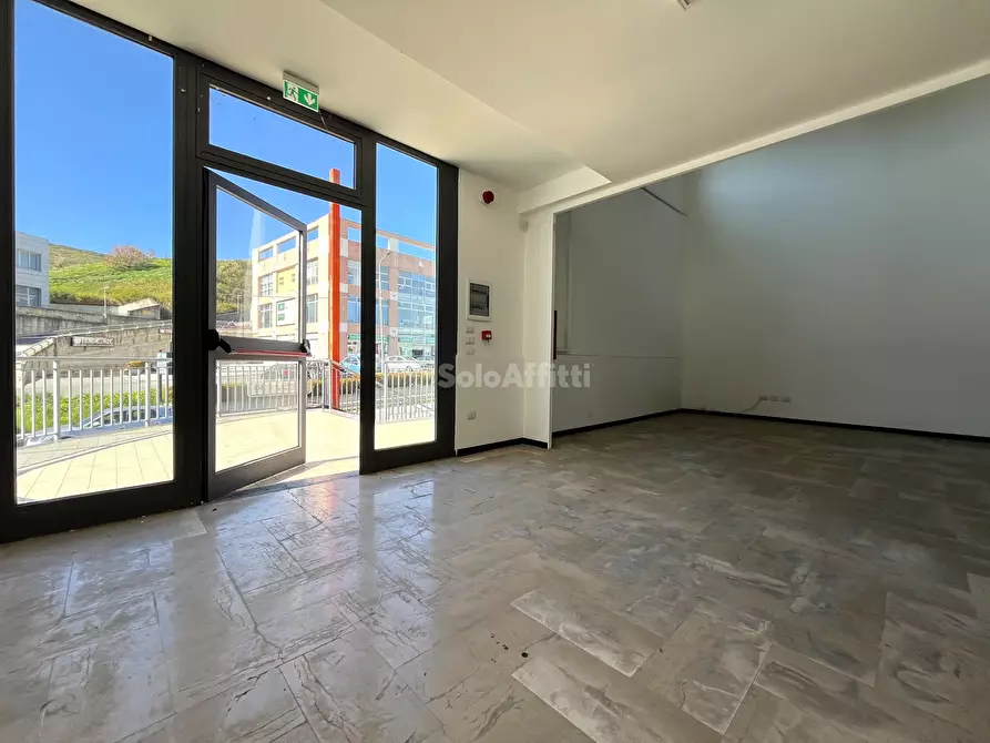 Immagine 4 di Locale commerciale in affitto  a Catanzaro