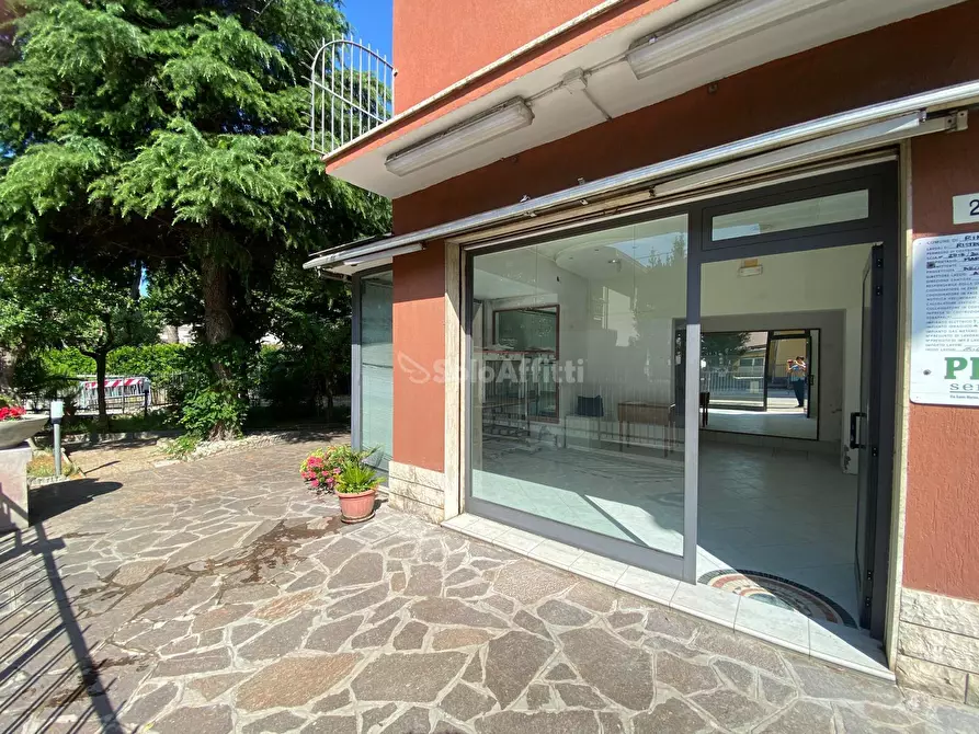 Immagine 13 di Magazzino in affitto  in Via Antonio Guadagnoli 19 a Rimini