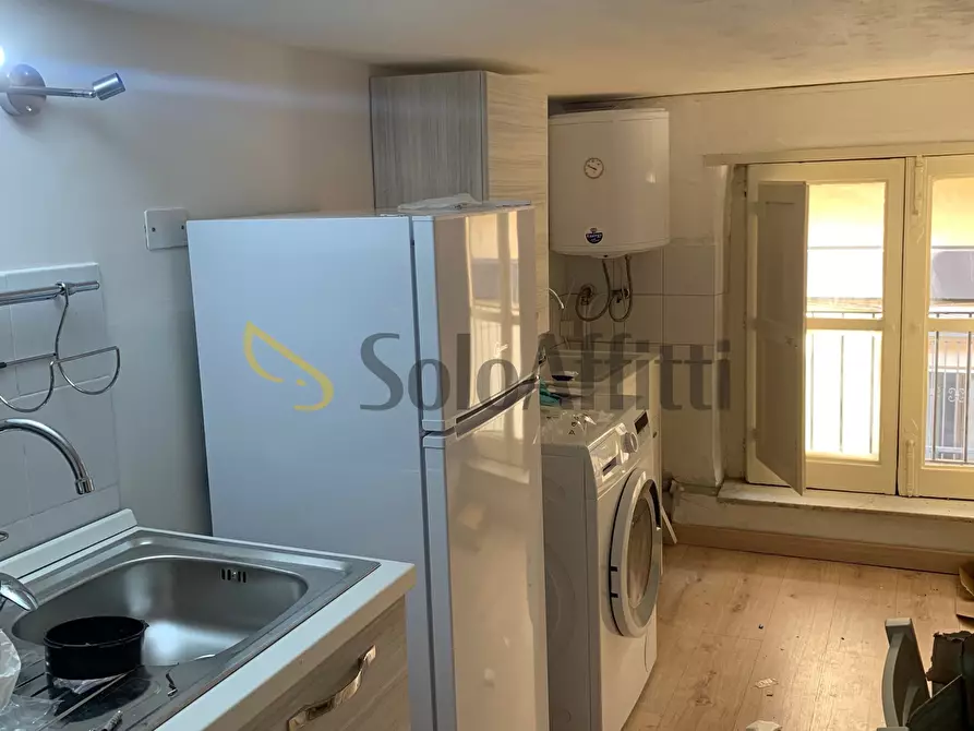 Immagine 8 di Stanza singola in affitto  a Catania
