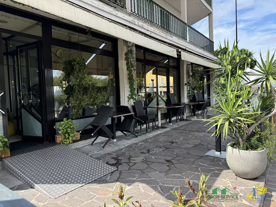 Immagine 4 di Locale commerciale in vendita  in Via Montebello a Parma