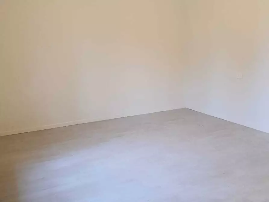 Immagine 3 di Trilocale in vendita  in VIA SOLARI a Parma