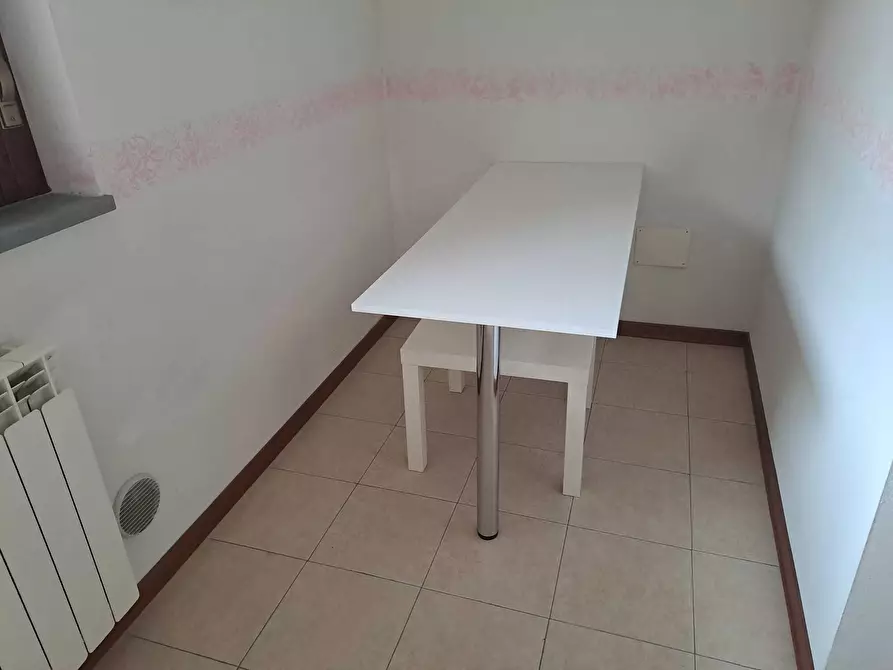 Immagine 4 di Bilocale in vendita  in Strada Valle 82 a Medesano