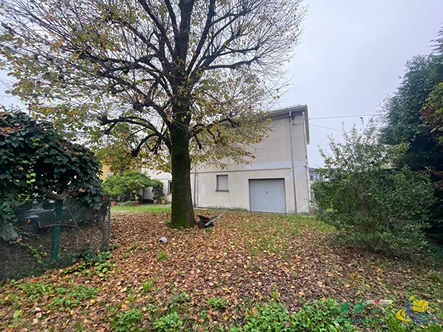 Immagine 25 di Casa bifamiliare in vendita  in Via Giosuè Carducci 3 a Medesano