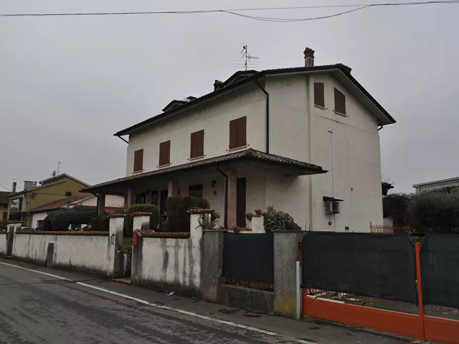 Immagine 2 di Casa bifamiliare in vendita  in VIA BEDESCHI a San Secondo Parmense