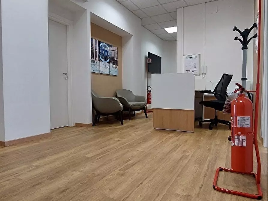 Immagine 3 di Ufficio in vendita  a Parma