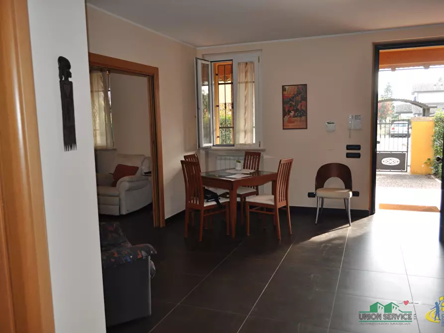 Immagine 2 di Villa in vendita  in Piazza I° Maggio a Sissa Trecasali