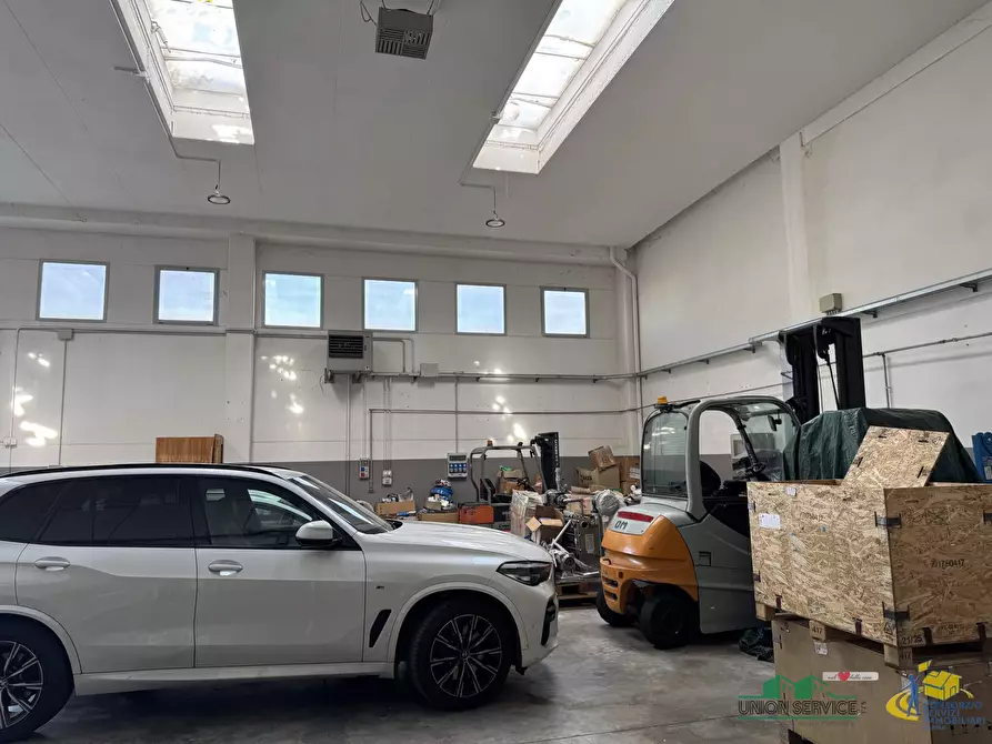 Immagine 1 di Attività artigianale in vendita  in Via Alfred Bernhard Nobel a Parma