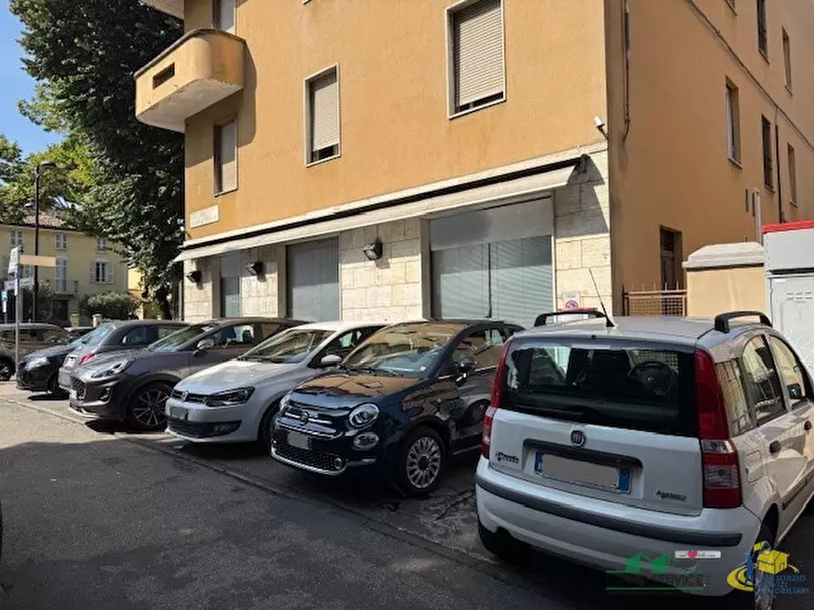 Immagine 5 di Locale commerciale in affitto  in Viale Antonio Gramsci 27A a Parma
