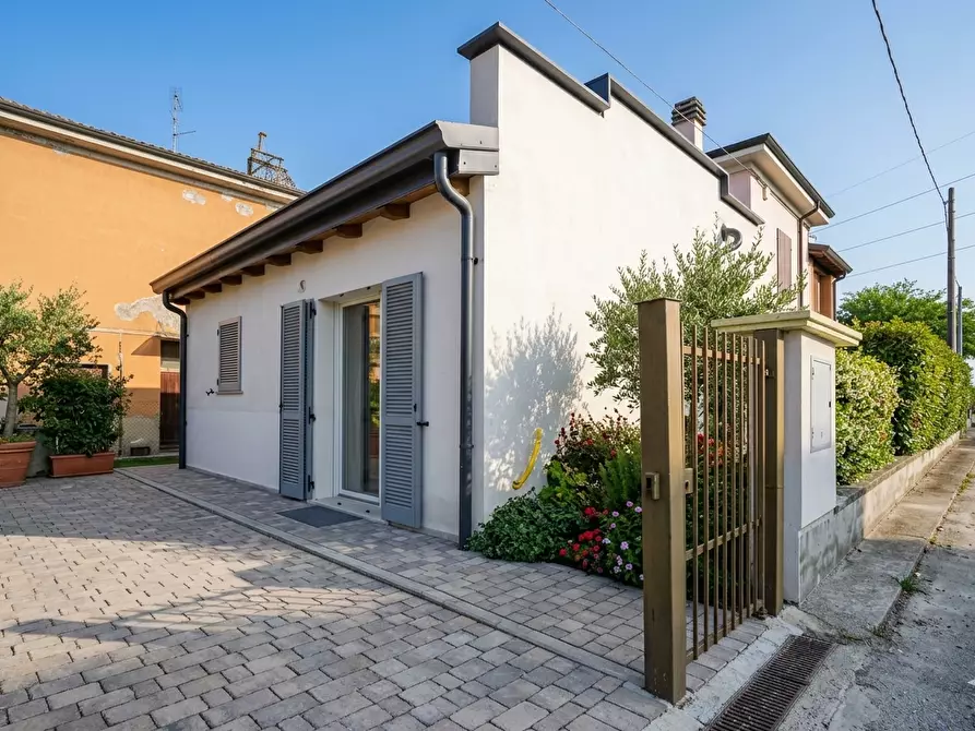 Immagine 5 di Casa indipendente in vendita  in Strada Langhirano 139 a Parma