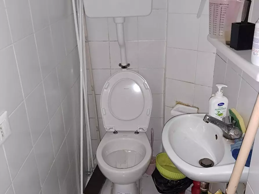 Immagine 14 di Locale commerciale in vendita  in Via Carlo Goldoni 5 a Parma