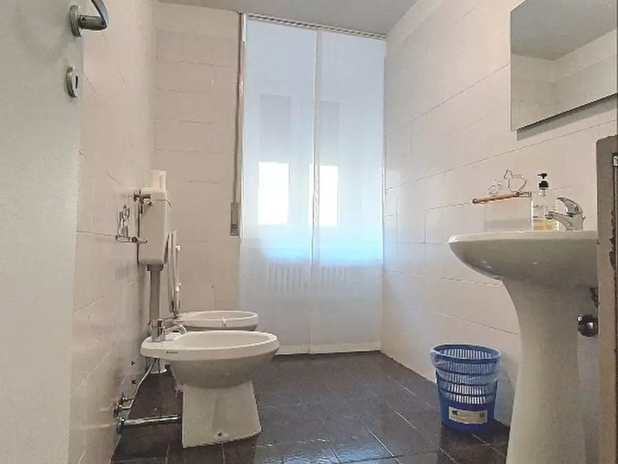 Immagine 12 di Ufficio in vendita  a Parma