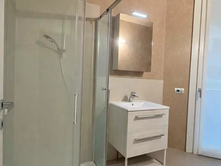 Immagine 15 di Bilocale in affitto  in Viale Tanara a Parma