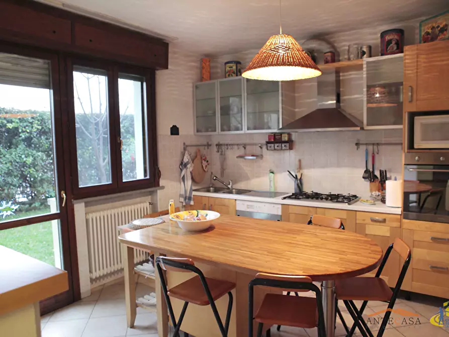 Immagine 1 di Quadrilocale in vendita  a Parma