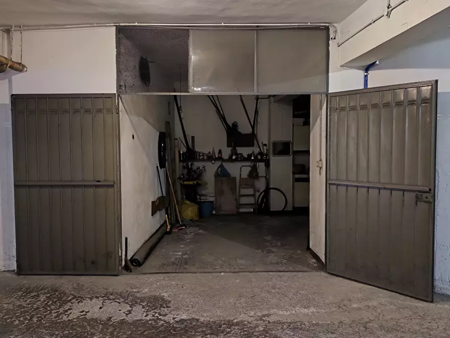 Immagine 1 di Garage in vendita  in Borgo Sorgo 12 a Parma