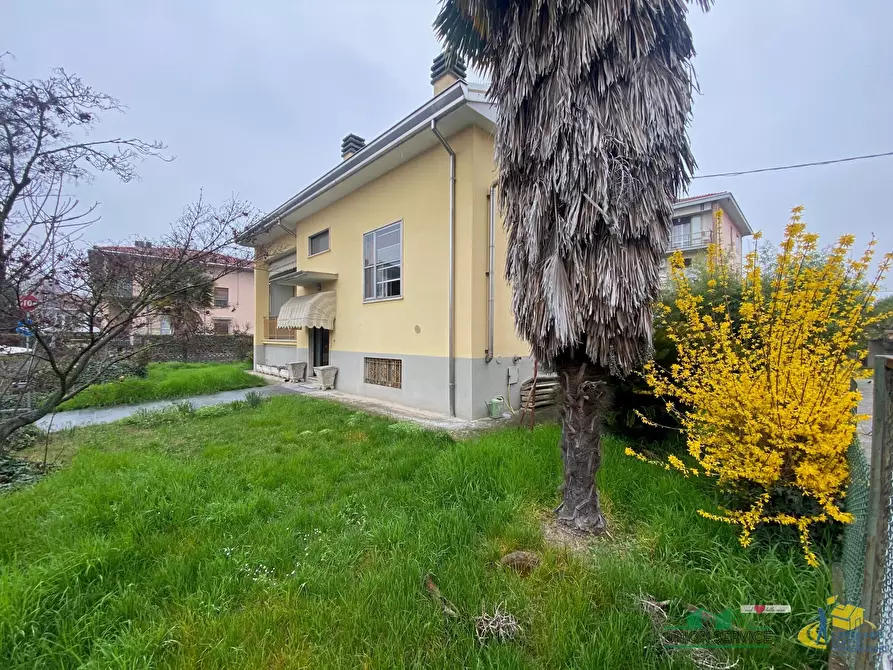 Immagine 4 di Villa in vendita  in Via Piave 1 a Noceto