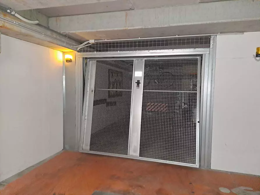 Immagine 3 di Garage in vendita  in Via John Fitzgerald Kennedy 71 a Parma