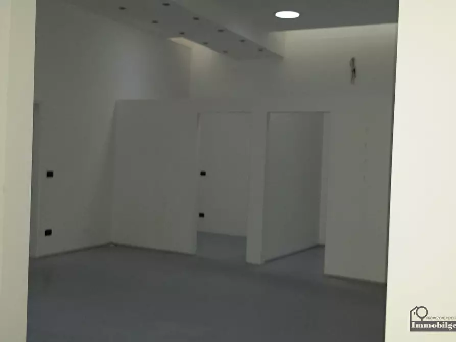 Immagine 4 di Locale commerciale in affitto  in Borgo Angelo Mazza 2 a Parma